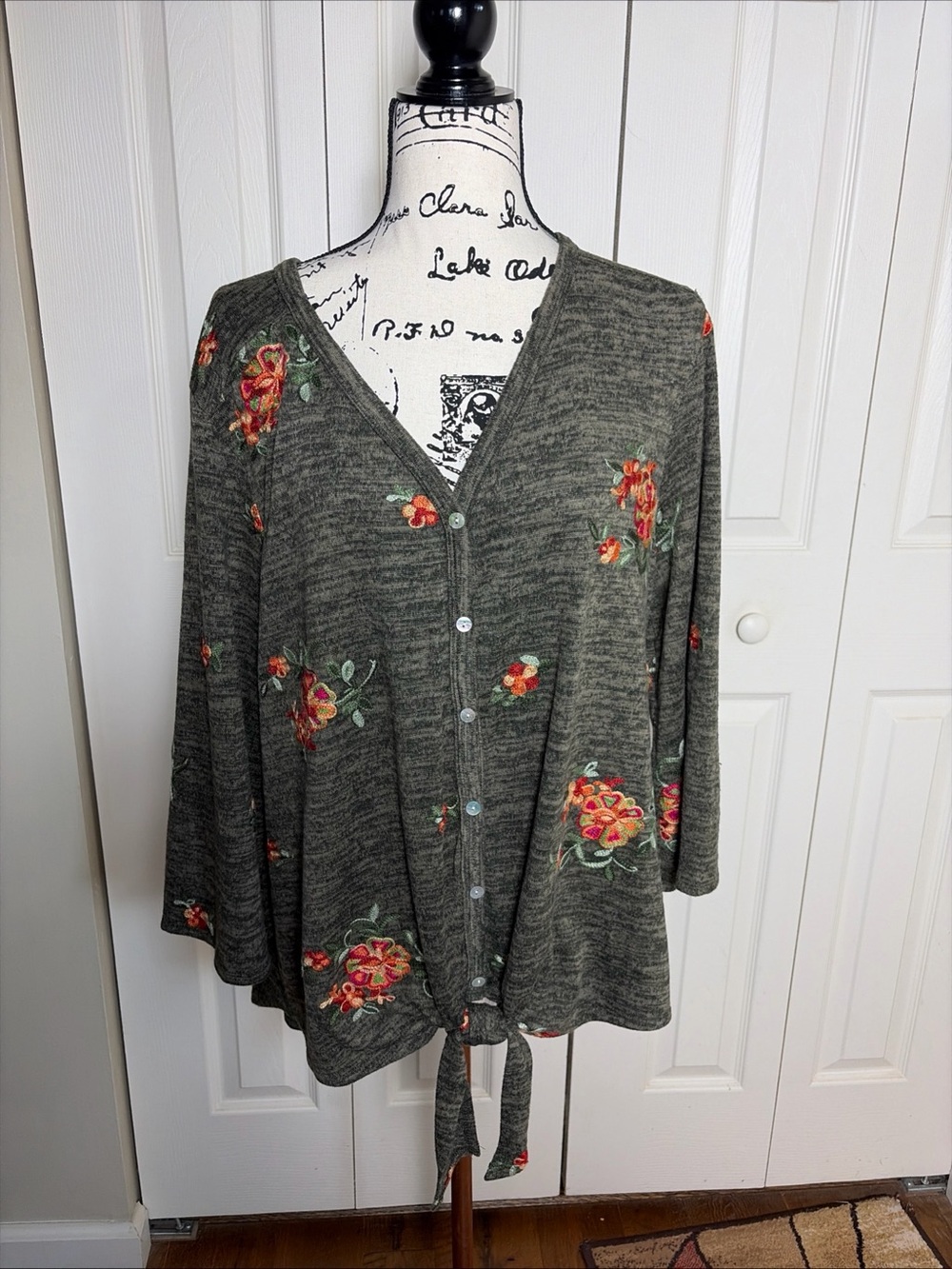 Fig and Flower Top Womens 3X Gray Floral Embroidered Button Up Blouse